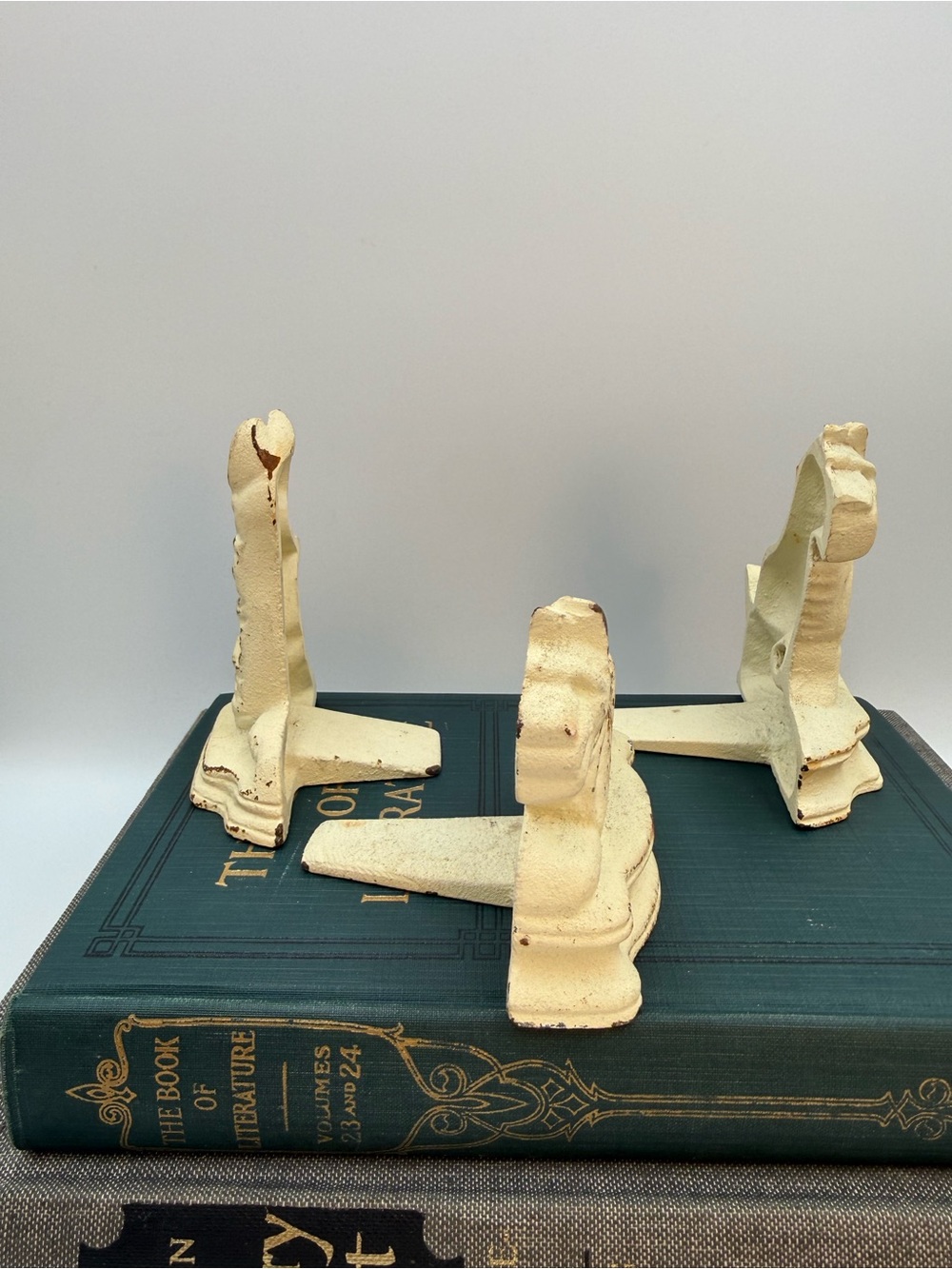 Set of 3 Vintage Cast Iron Scottie Dog Bookends - Cream - Picture 6 of 10